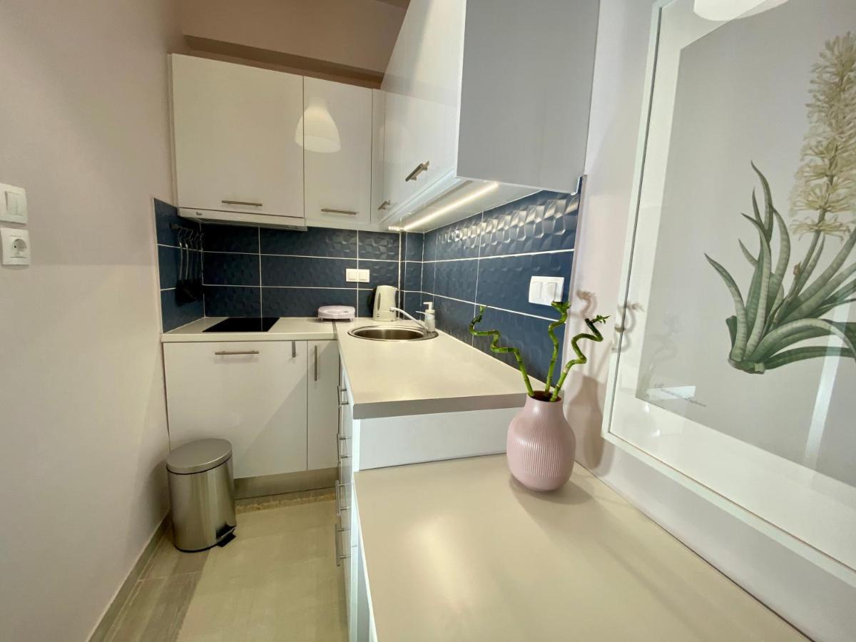 For A Genuine Athenian Homestay! Екстер'єр фото